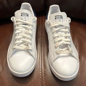 Used Adidas Stan smith Size: 8 white with navy blue